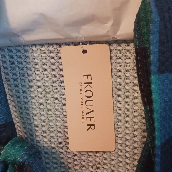 Robe new with tags - Picture 2 of 3